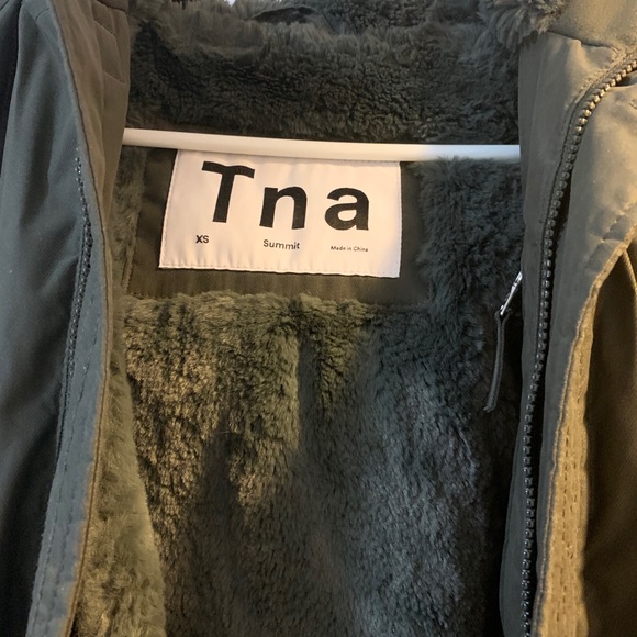 Aritzia TNA Summit Parka - Picture 5 of 5